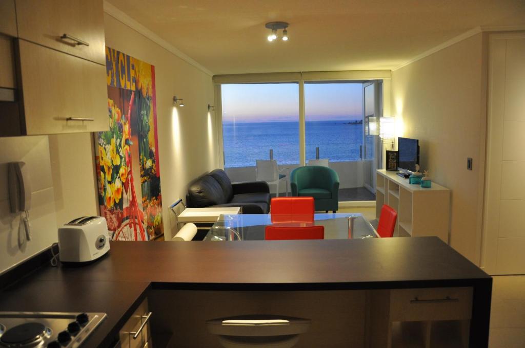 a kitchen and living room with a view of the ocean at Playa La Herradura - La Serena in Coquimbo