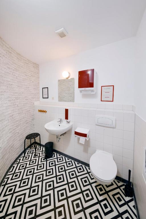 Old Town Hostel - 10