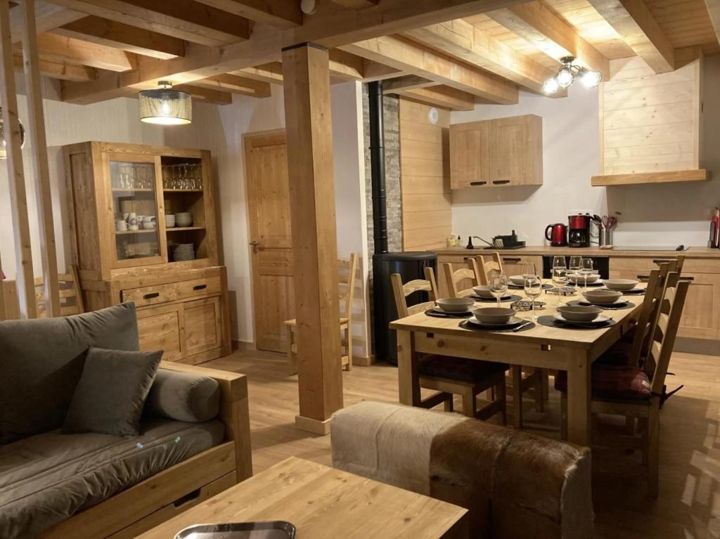 a living room with a table and a kitchen at Chalet Le Gebroulaz in La Toussuire