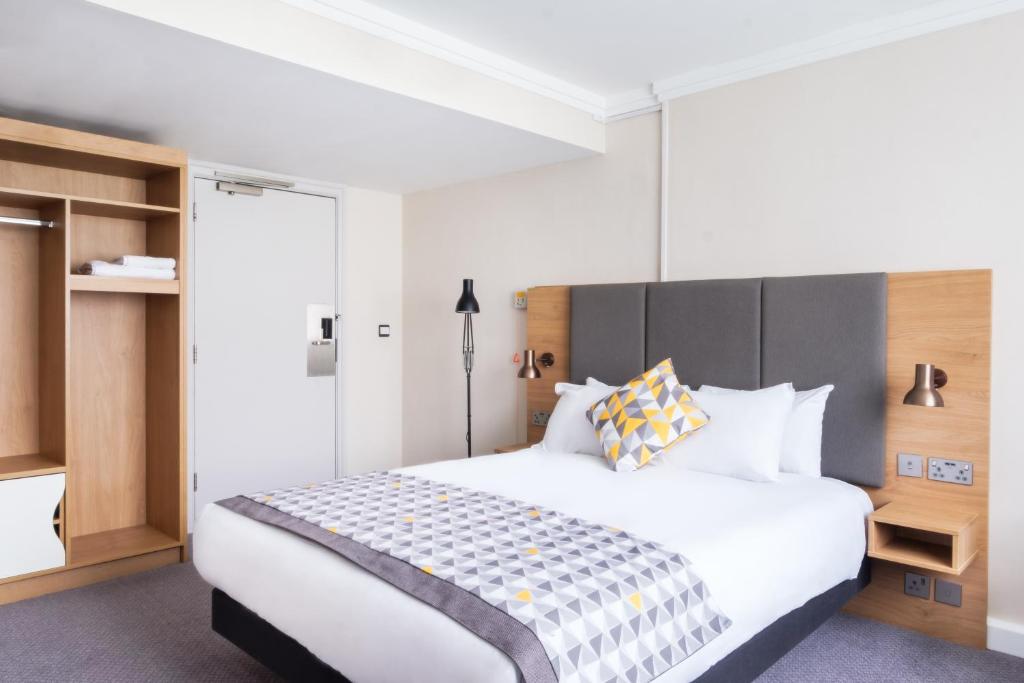 Holiday Inn Reading South M4 Jct 11, an IHG Hotel - 