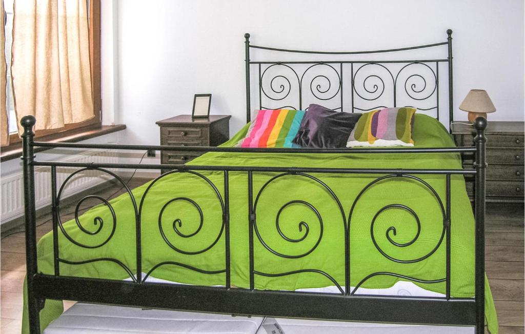 Posteľ alebo postele v izbe v ubytovaní Holiday Home Jedwabno With Fireplace I