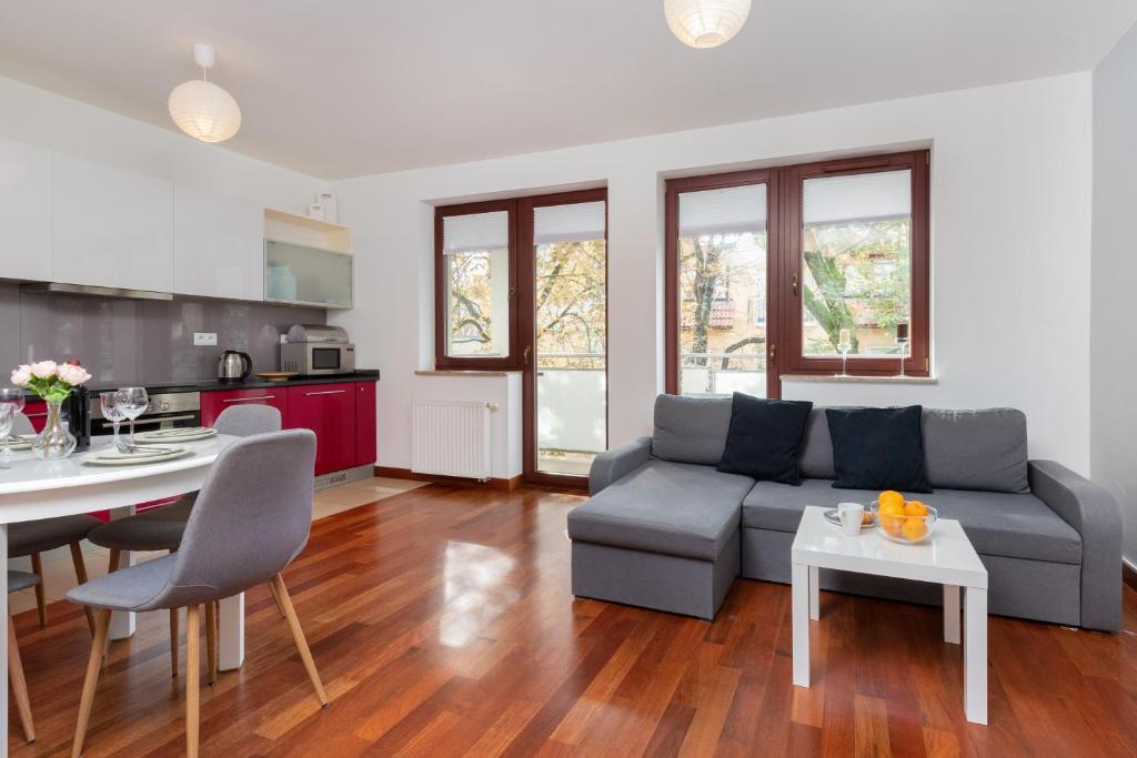 a living room with a couch and a table at Apartamenty Zatoka Górny Sopot in Sopot