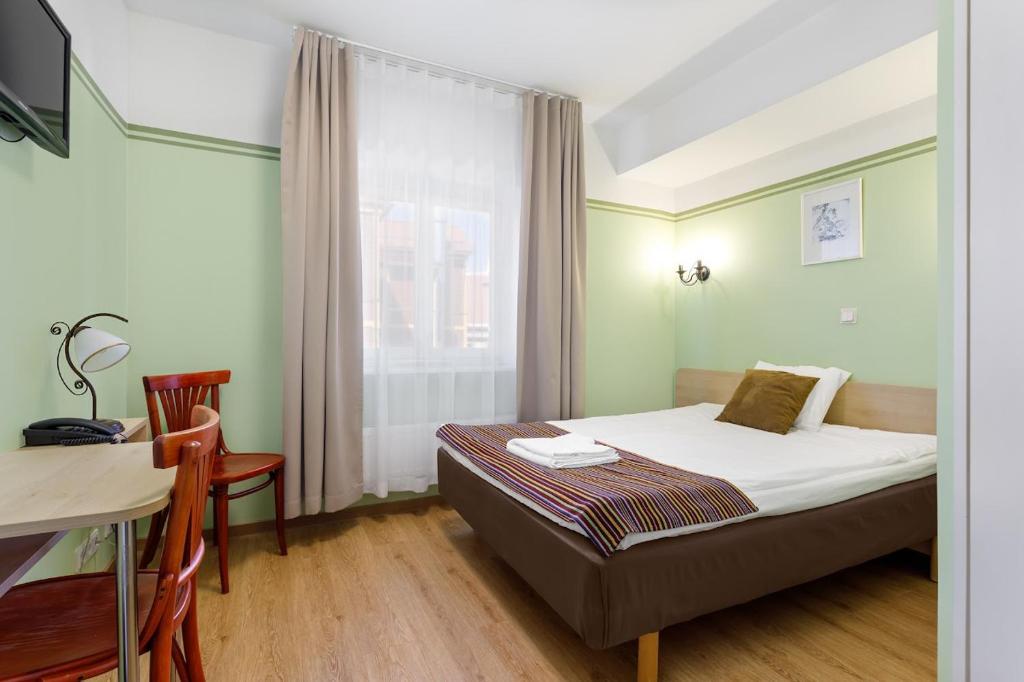 Postel nebo postele na pokoji v ubytování Koidulapark Hotell