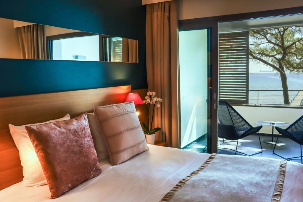 Postel nebo postele na pokoji v ubytování Hôtel & Lodges Moby Dick