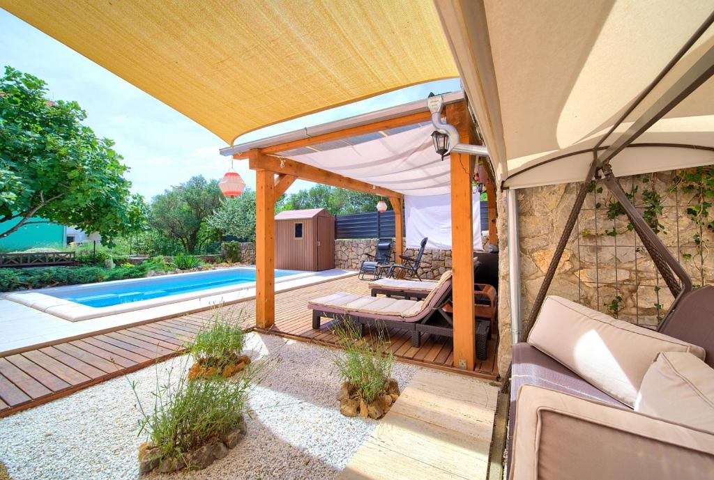 Bazén v ubytování Apartman BOR Krk nebo v jeho okolí