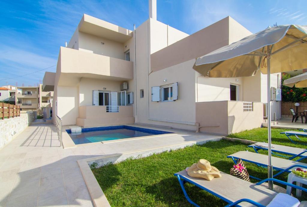 a villa with a swimming pool and a house at 7 bedroom villa with pool, 700m from the beach! in Prínos