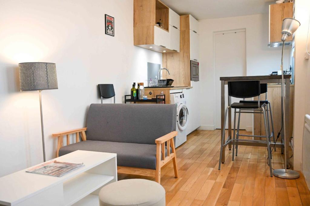 A small love nest for 2 near the center of Paris