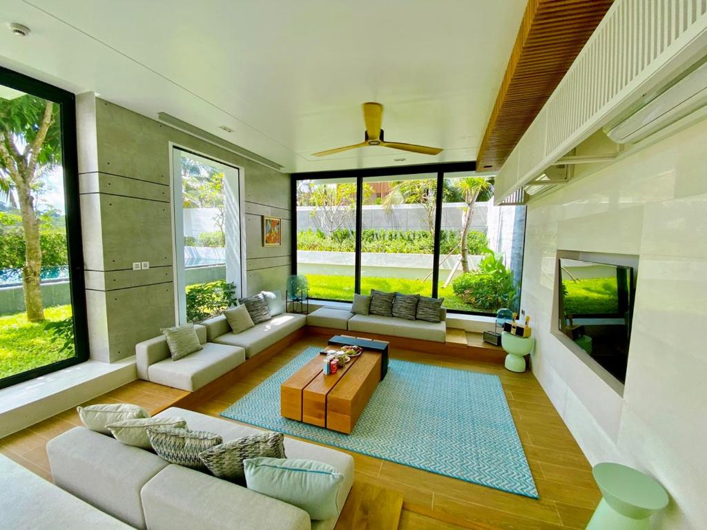 Posezení v ubytování Phoenix Pool Villa Phu Quoc