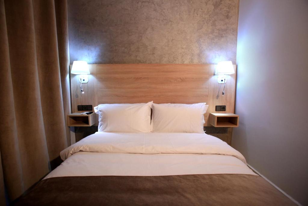 Postel nebo postele na pokoji v ubytování Hotel Ichbilia فندق اشبيلية