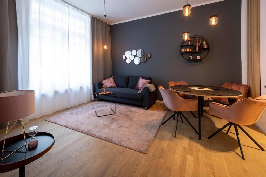 Pure Berlin Apartments - for up to 5 guests near Uber Arena, central, stylish - Appartement De Luxe
