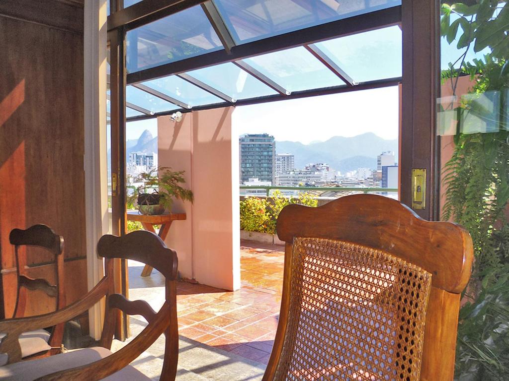  Ipanema's Beautiful Penthouse