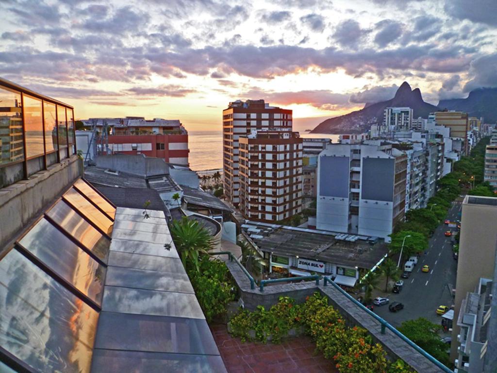  Ipanema's Beautiful Penthouse
