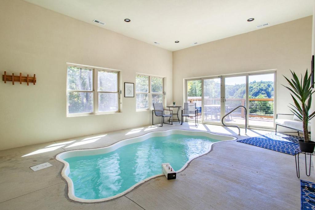 Honeywood Lodge Heated Pool Hot Tub Game Room, Sevierville Updated