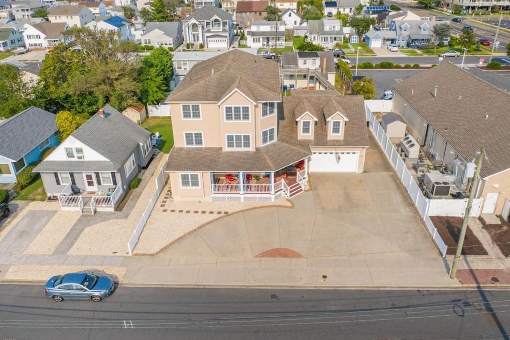 Exquisitely Large Home Block and a half to Beach, Brigantine (updated