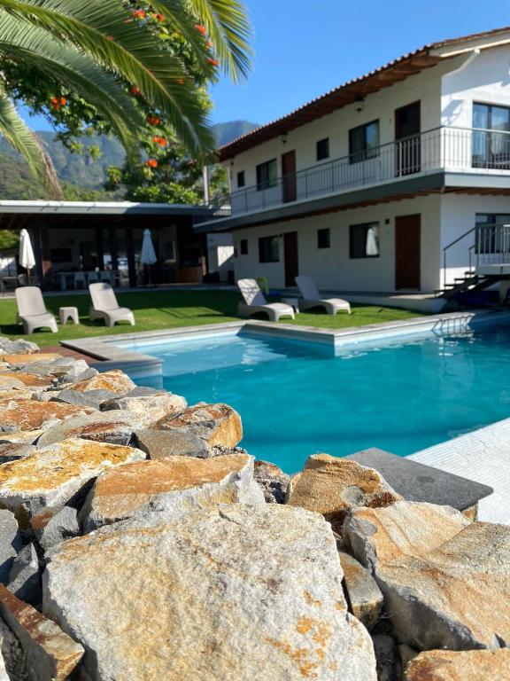 Bazén v ubytování Hotel La Ribereña nebo v jeho okolí