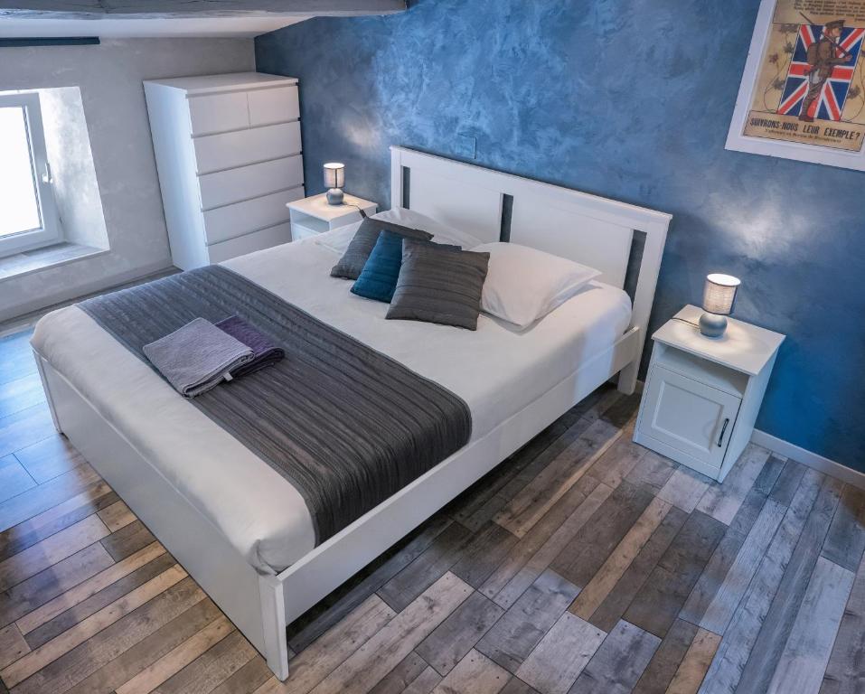 Postel nebo postele na pokoji v ubytování Gîte chez Thomas et John