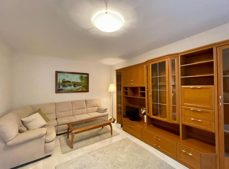 Χώρος καθιστικού στο Lovely & quiet 1-bedroom condo with free parking