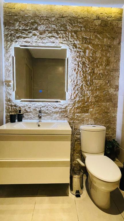 Koupelna v ubytování Luxury Apartment with Pool