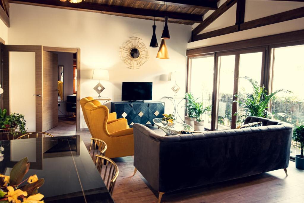 a living room with a couch and a table at Apartamentos en el Valle del Jerte Flores para Angela in Cabezuela del Valle