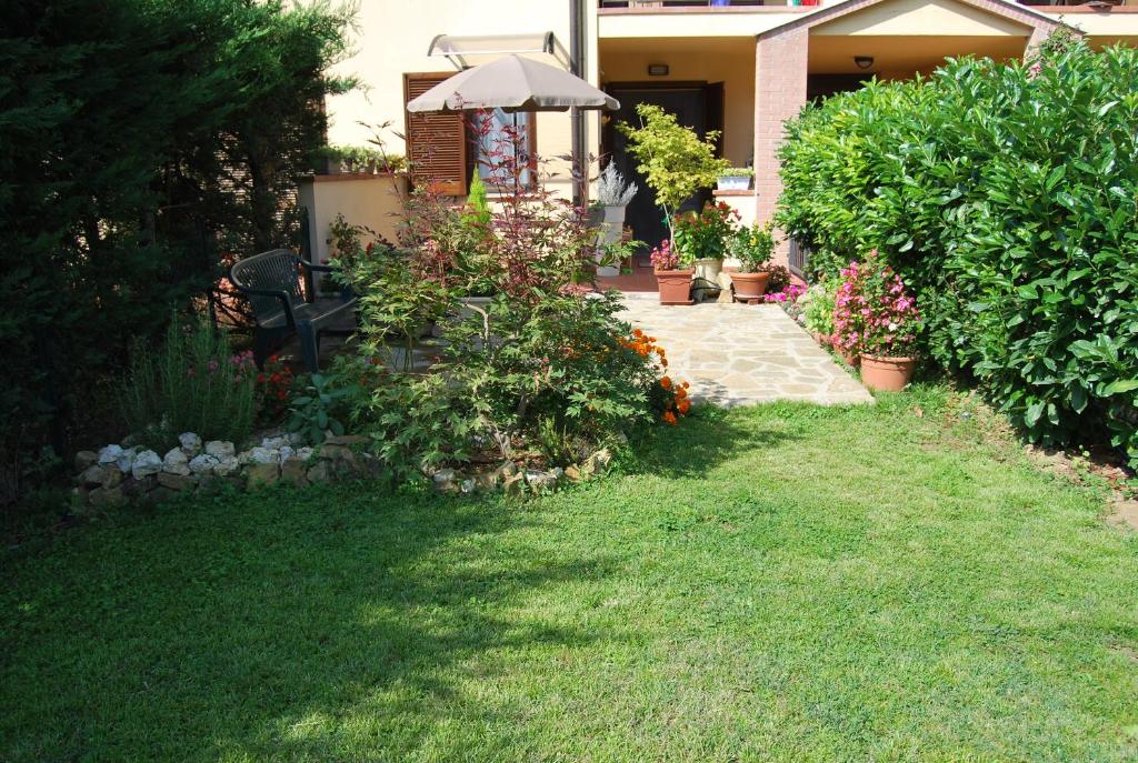 Vonkajšia záhrada v ubytovaní Casa Grazia