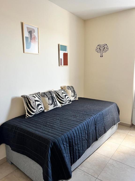 a bedroom with a bed with a blue blanket at Departamentos Hipolito Yrigoyen in San Rafael