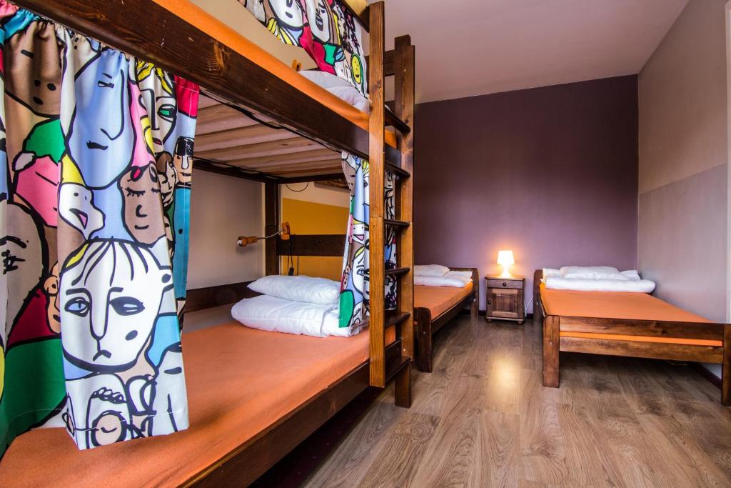 Posteľ alebo postele v izbe v ubytovaní Top Hostel Pokoje Gościnne