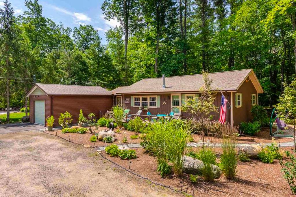 Captivating Patrician Shores Cottage, Meredith (updated prices 2024)