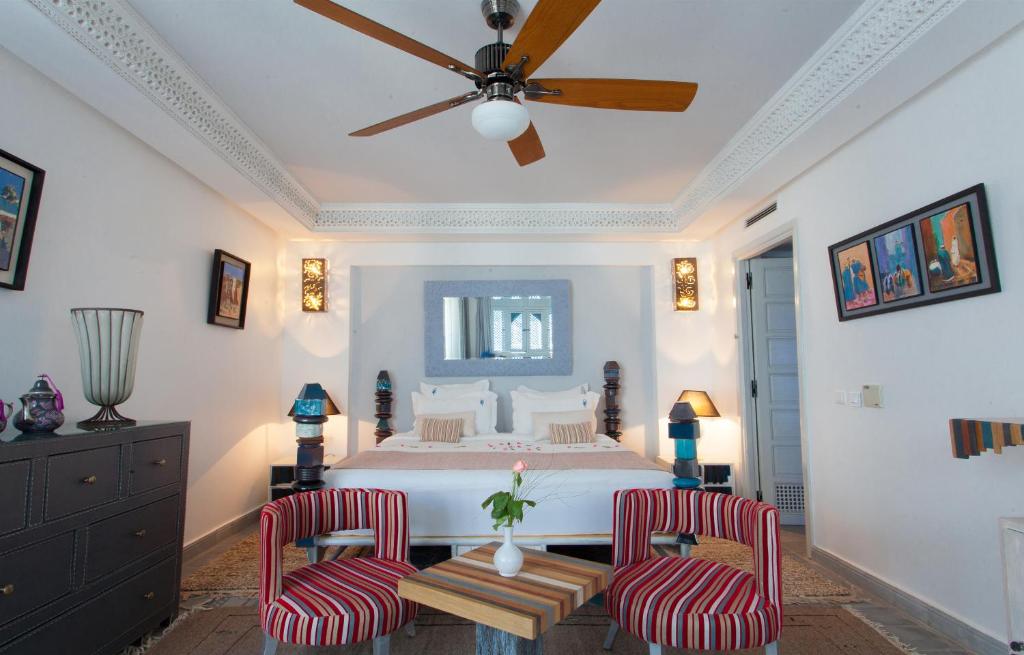 Posezení v ubytování Riad Le Perroquet Bleu Suites & Spa