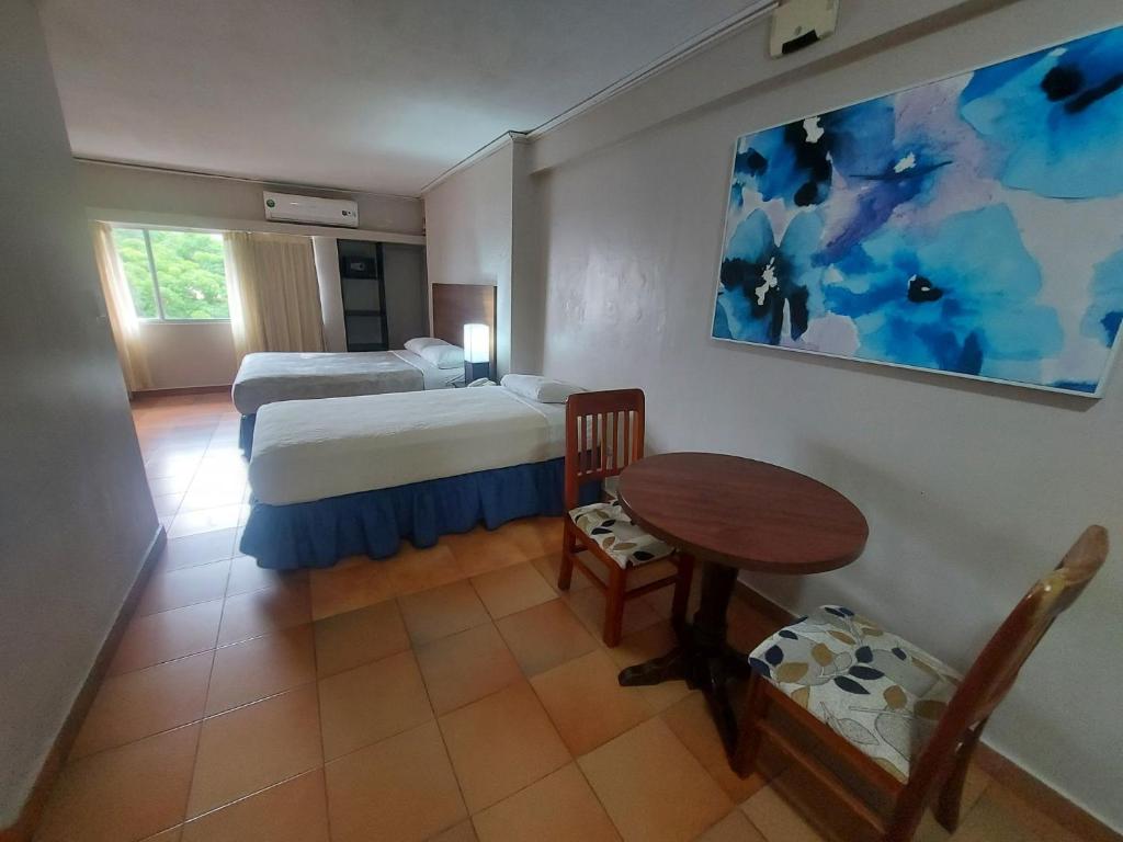 Llit o llits en una habitació de Hotel Tower House Suites
