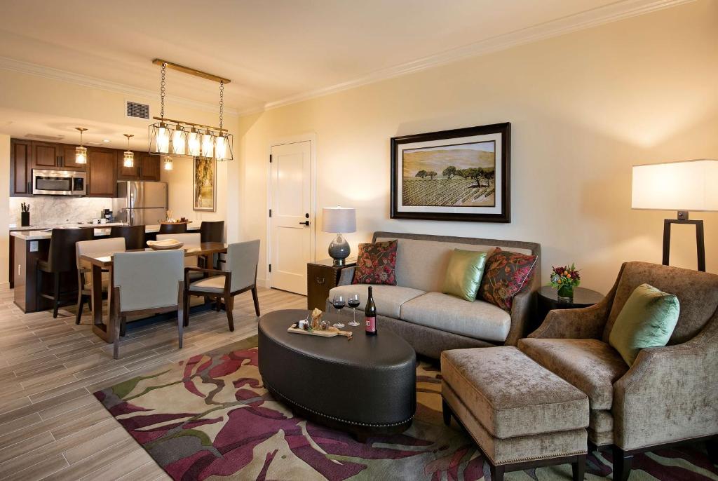Grand Reserve at The Meritage - Signature One-Bedroom Suite