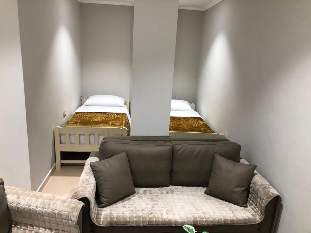 Postel nebo postele na pokoji v ubytování Cozy GuestHome Korce