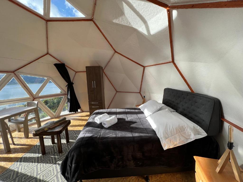Postel nebo postele na pokoji v ubytování Glamping Vista Lago Guatavita