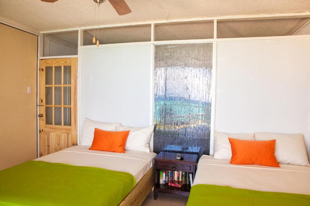 Postel nebo postele na pokoji v ubytování Montego Bay Club Apartments