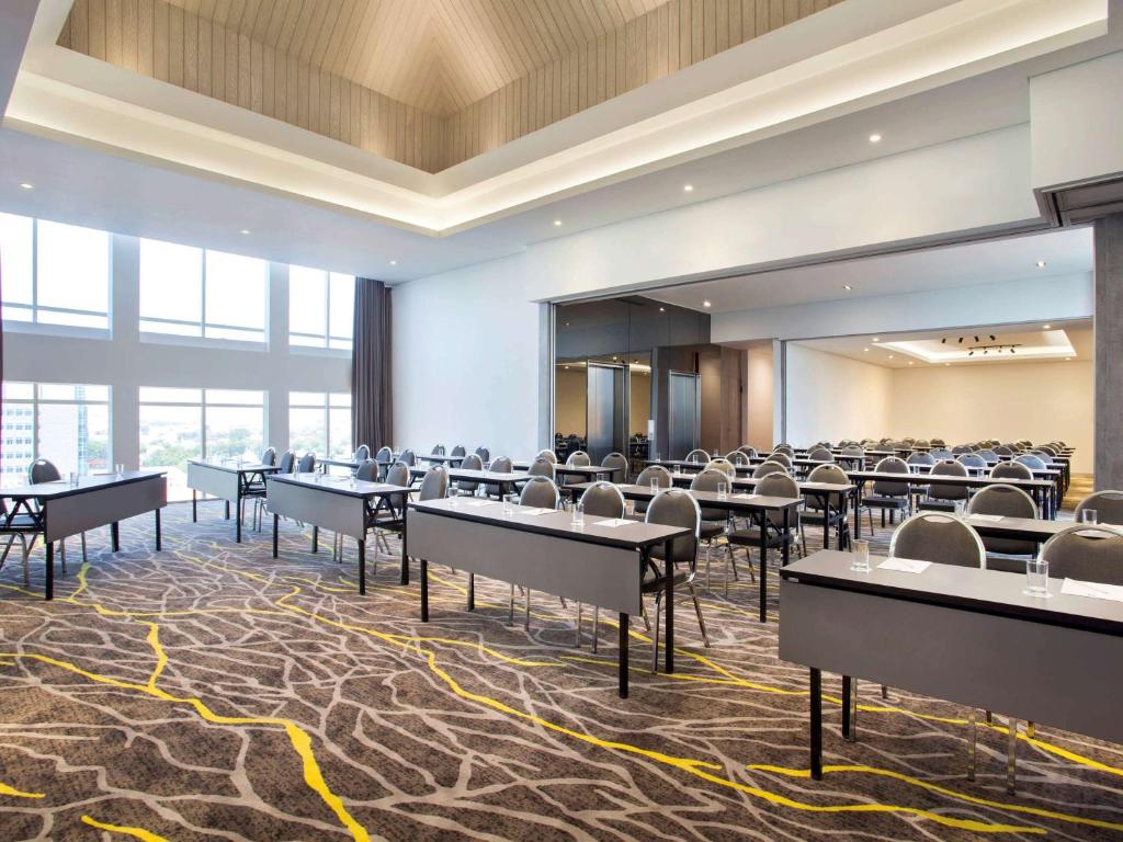 Restaurace v ubytování ibis budget Surabaya Diponegoro