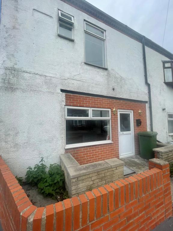 Moorthorpe Guest House - Housity