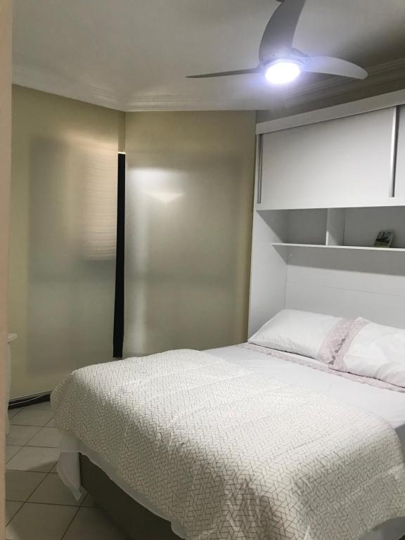 Postel nebo postele na pokoji v ubytování Lindo apartamento com vista para o mar