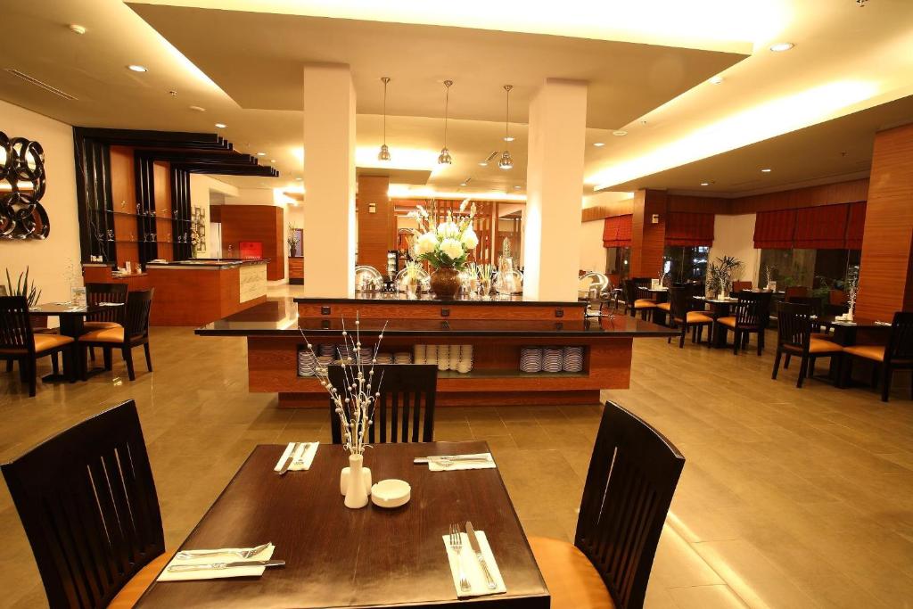 Restaurace v ubytování Aston Tanjung City Hotel
