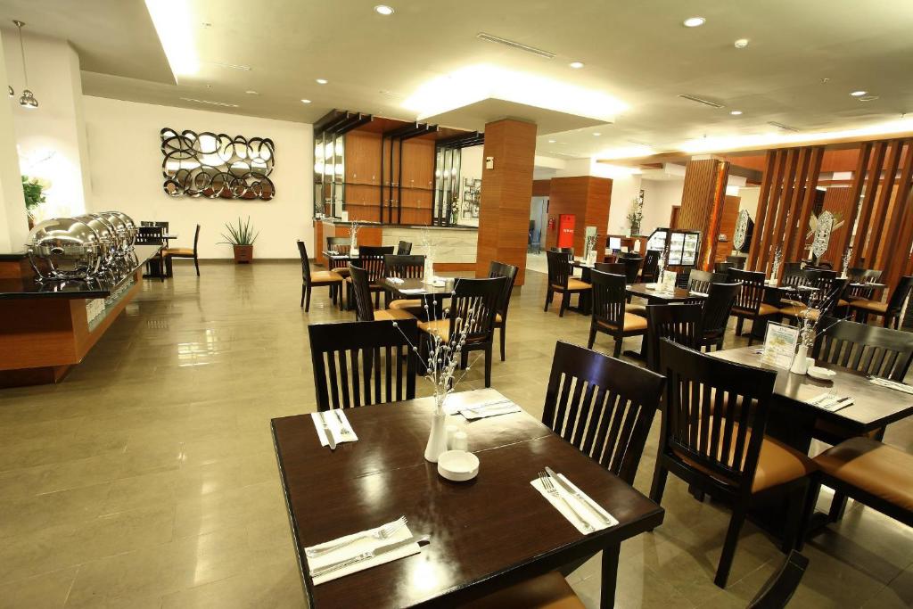 Restaurace v ubytování Aston Tanjung City Hotel
