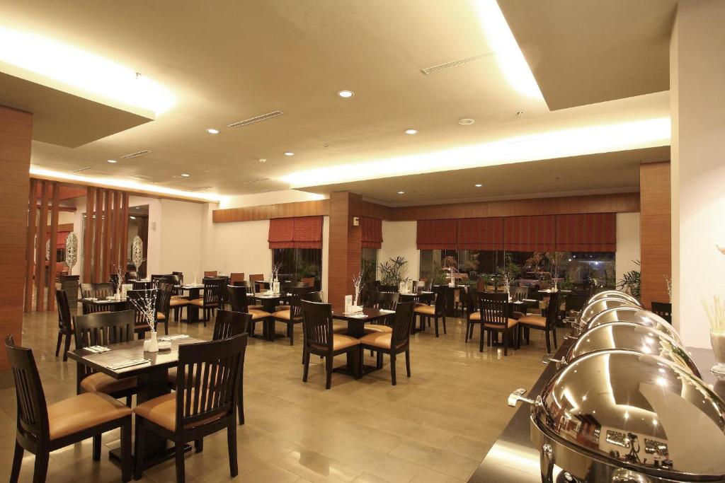 Restaurace v ubytování Aston Tanjung City Hotel