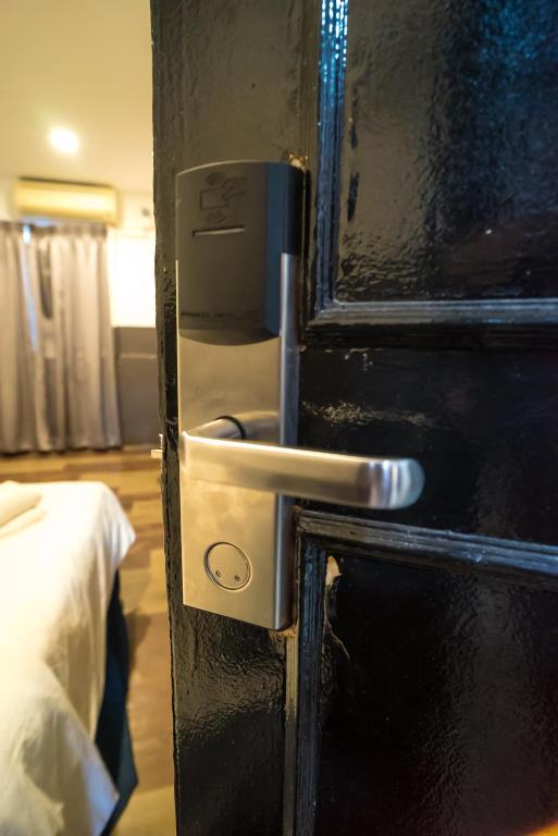 Postel nebo postele na pokoji v ubytování V Hotel Johor Bahru