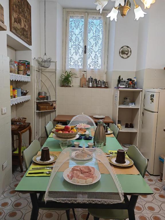 A kitchen or kitchenette at B&B LaMaGia di Corte Moronati