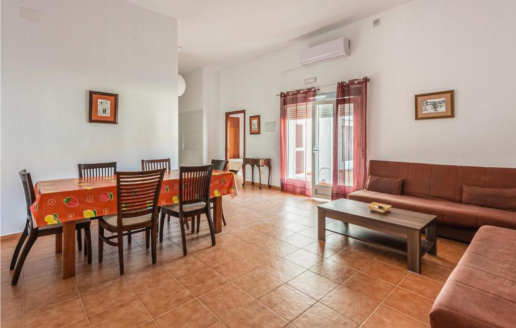 Nice apartment in Valencia de alcantara with Outdoor swimming ...