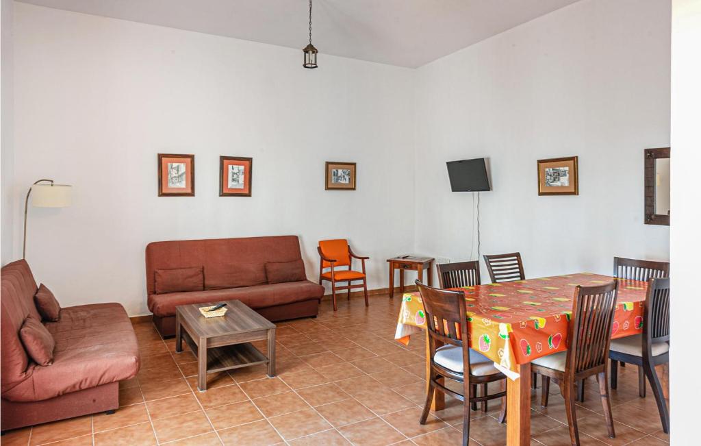 Nice apartment in Valencia de alcantara with Outdoor swimming ...