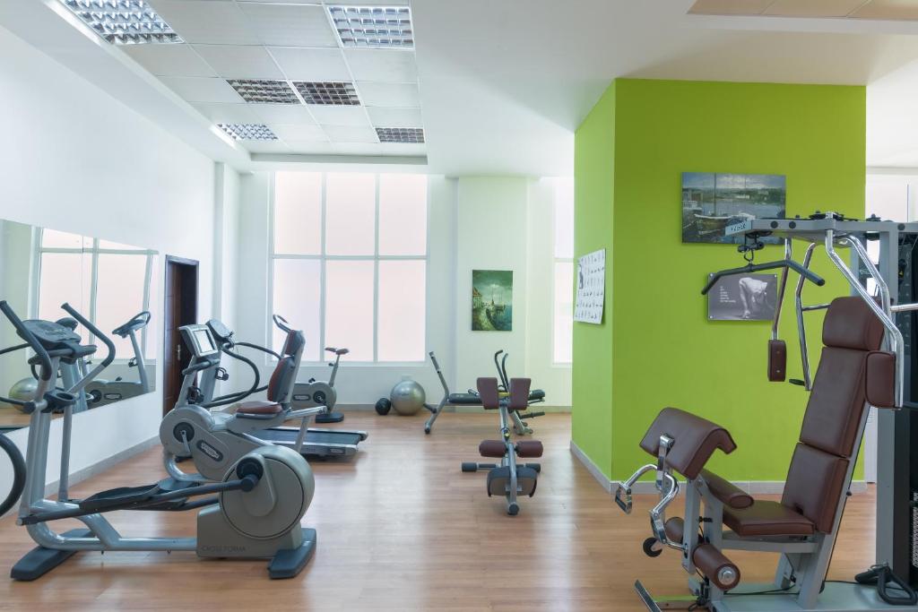 Fitness centrum a/nebo fitness zařízení v ubytování Al Hail Waves Hotel Managed By Centara