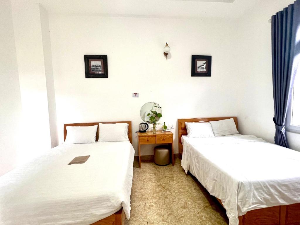 Postel nebo postele na pokoji v ubytování Khách Sạn Hưng Nguyên Valley ĐàLạt