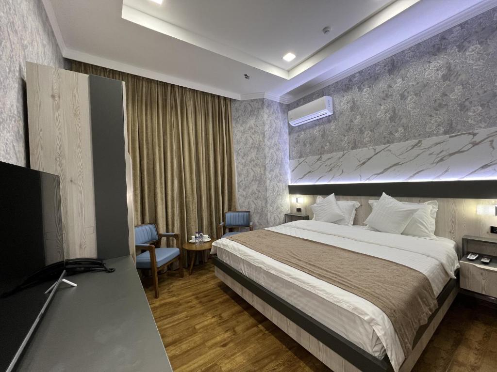 Postel nebo postele na pokoji v ubytování Ada Hotel