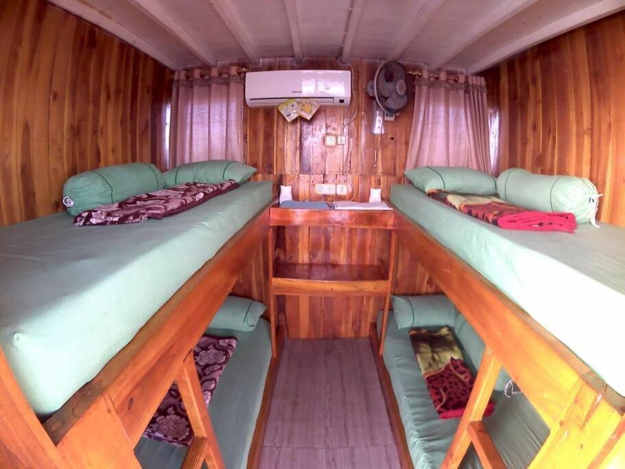 Χώρος καθιστικού στο KOMODO BOAT CHARTER