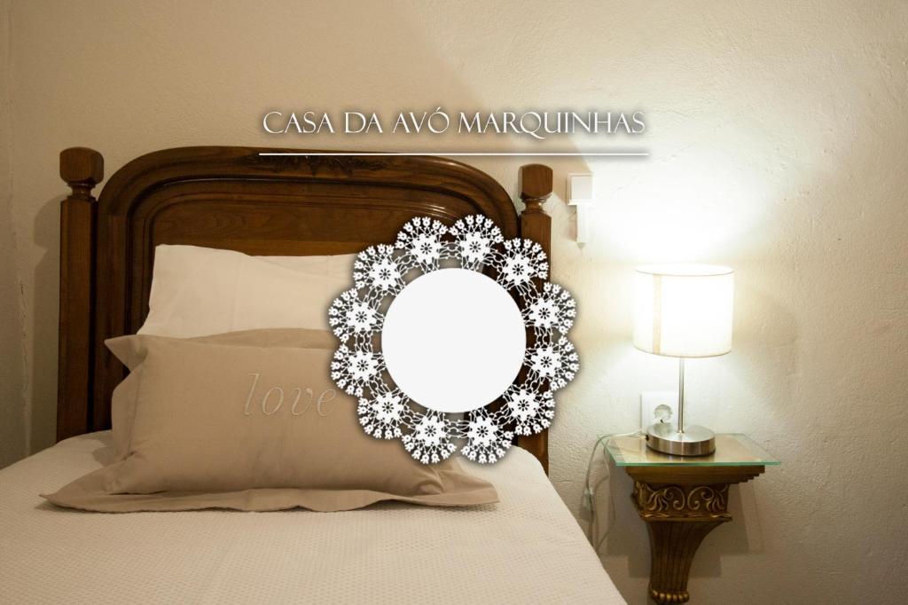 a wreath on a bed with a mirror on it at Casa da Avó Marquinhas in Carlão