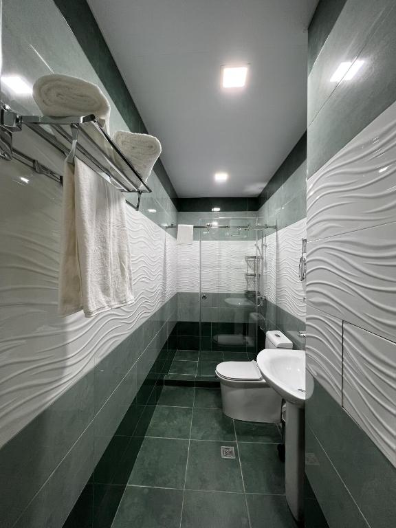 Koupelna v ubytování Ada Hotel