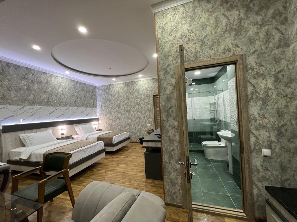 Koupelna v ubytování Ada Hotel